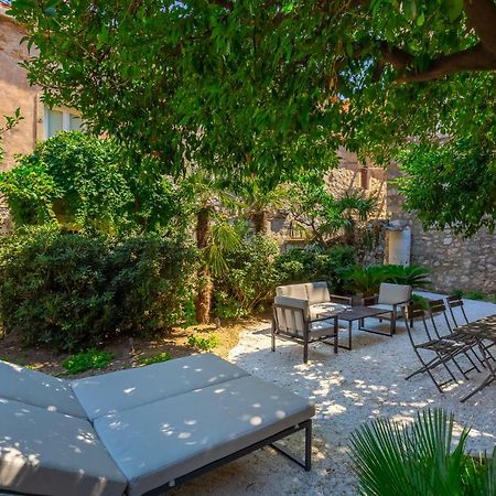 Вілла Old Town House With Floor Heating & Lush Private Garden Дубровник Екстер'єр фото