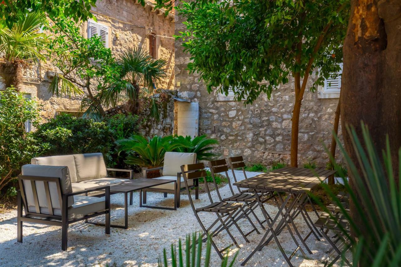 Вілла Old Town House With Floor Heating & Lush Private Garden Дубровник Екстер'єр фото